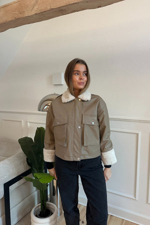 Faux Leder -Scherlingjacke - Beige