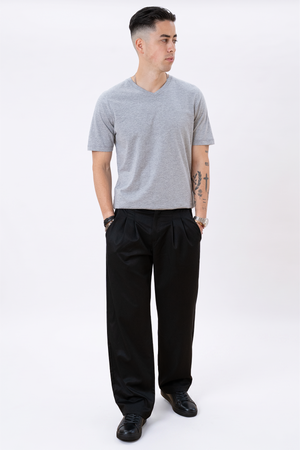 Basic T-Shirt mit V-Ausschnitt – Oxford Grey