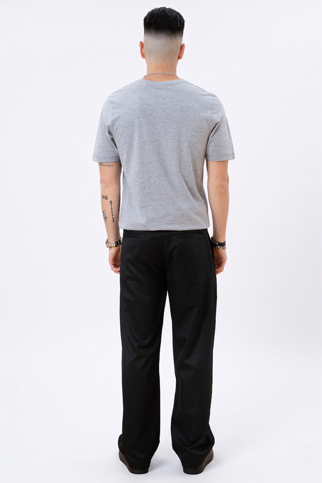 Basic T-Shirt mit V-Ausschnitt – Oxford Grey