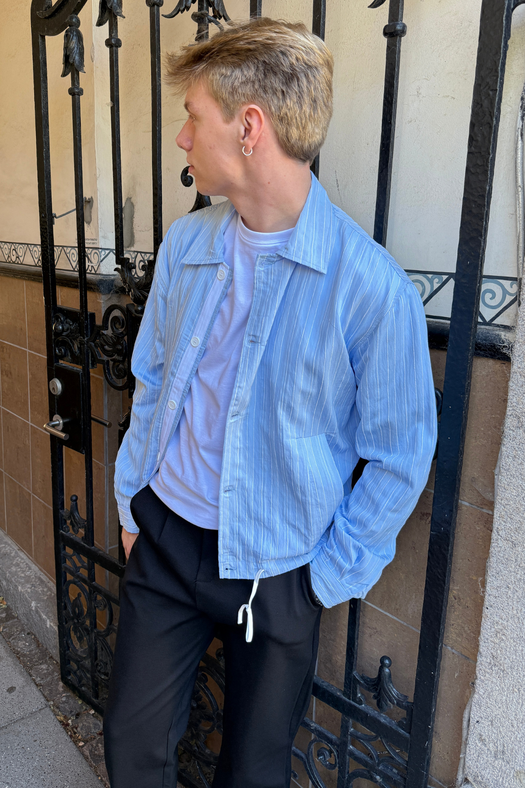 Ezra Jacke - Hellblau