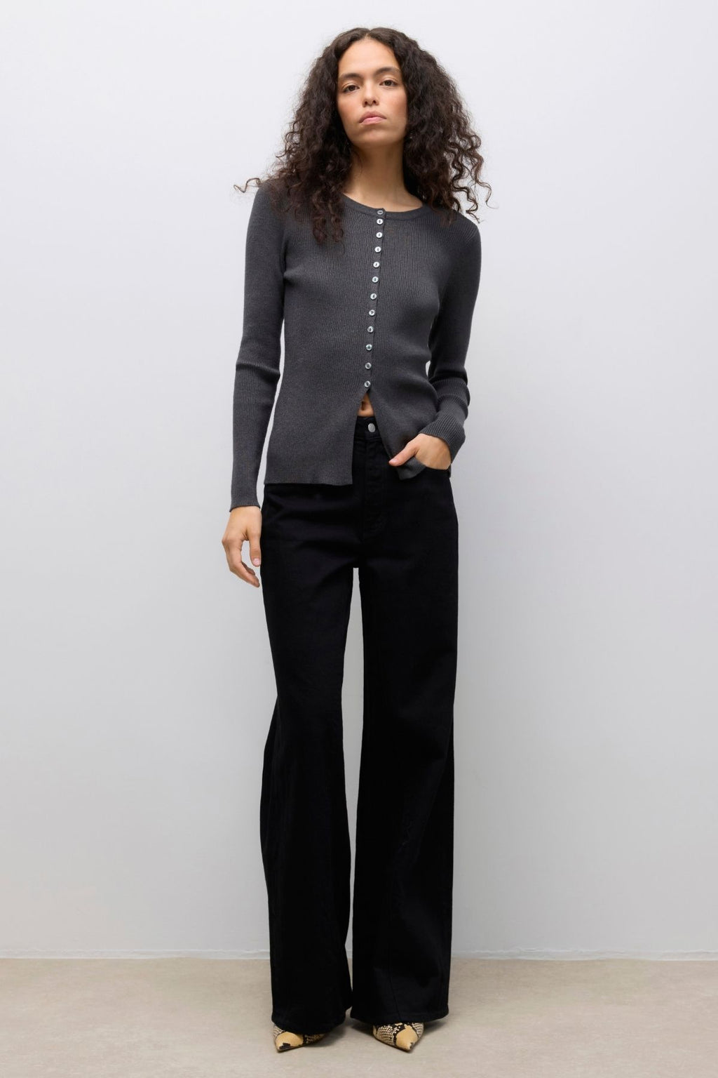 Ukino O -Neck Strick -Strickjacke - dunkelgraue Melange