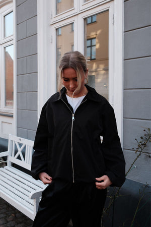 Ines Kurzjacke - Schwarz