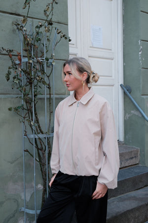 Kurze Jacke „Ines“ – Beige