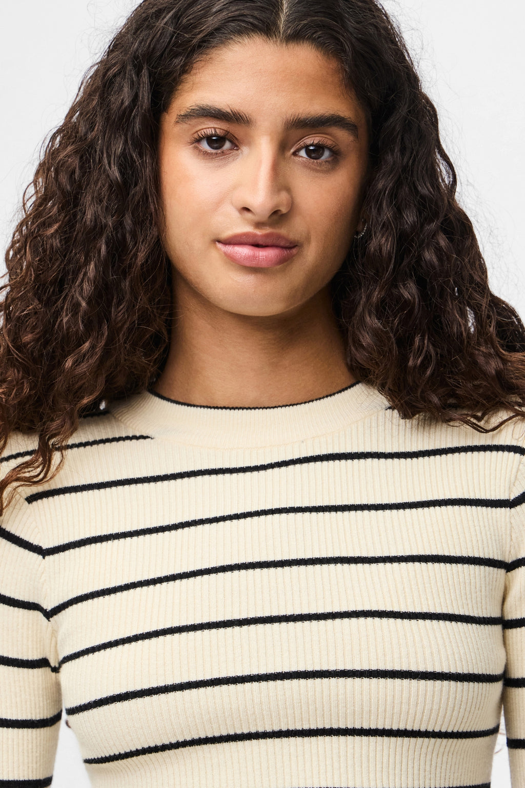 Mira New O-Neck Strick – Birke/Schwarz