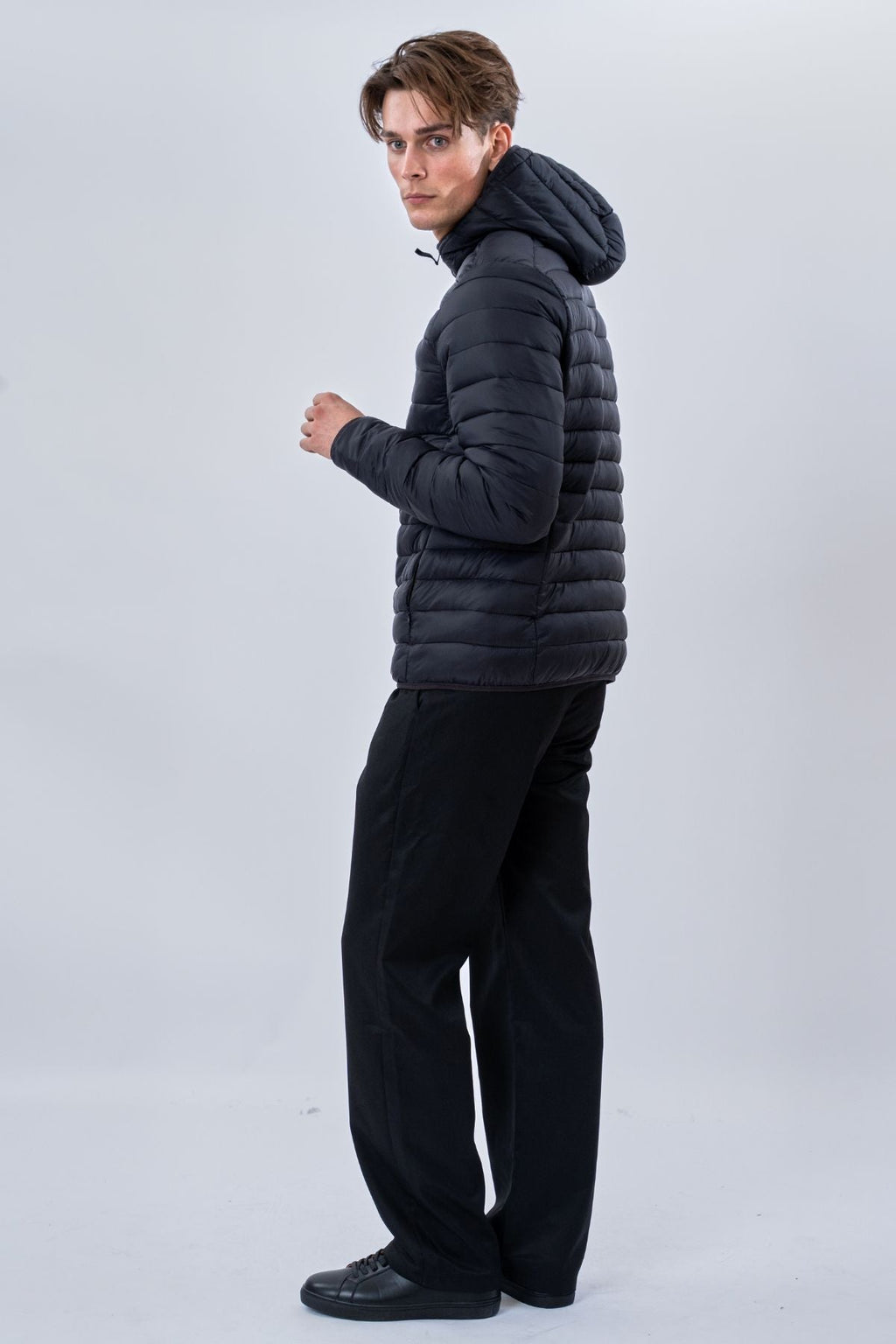 Leichte Pufferjacke mit Kapuze - Schwarz