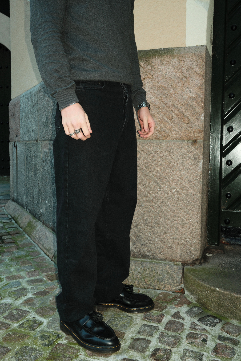 Baggy-Jeans – geräuchert