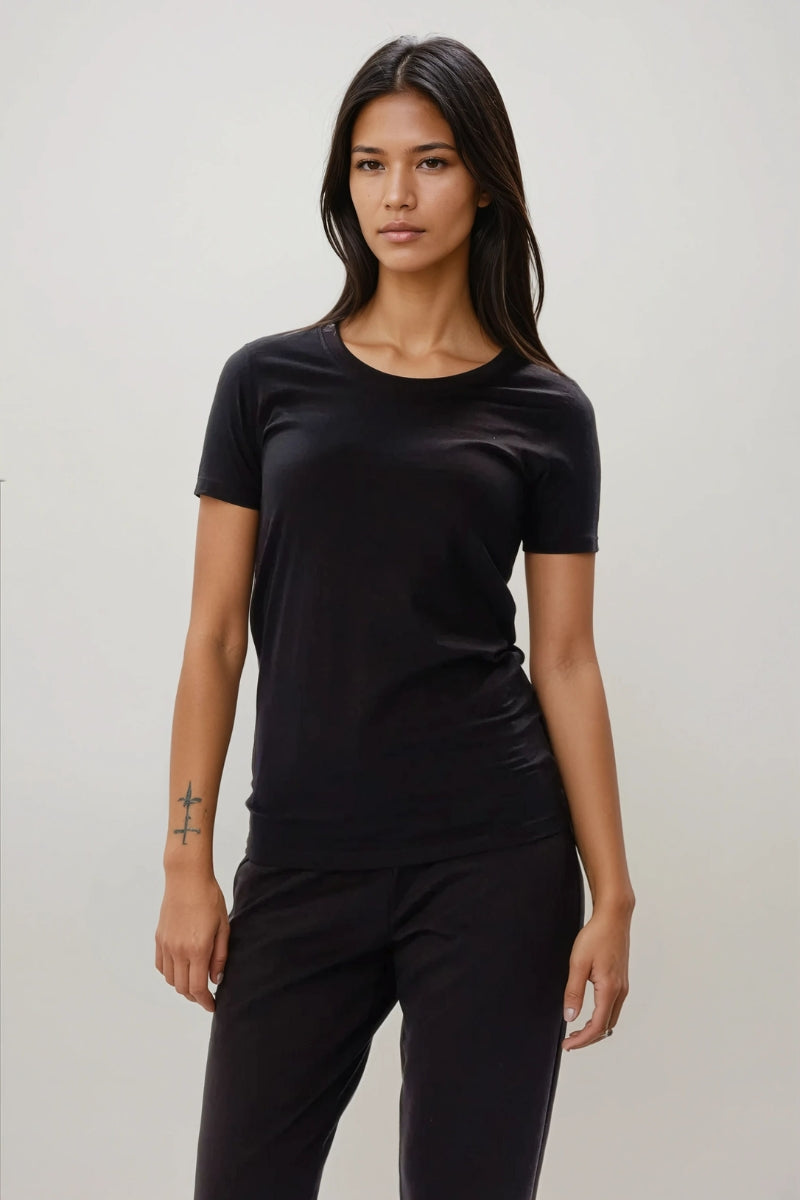 Eingebautes T -Shirt - Schwarz