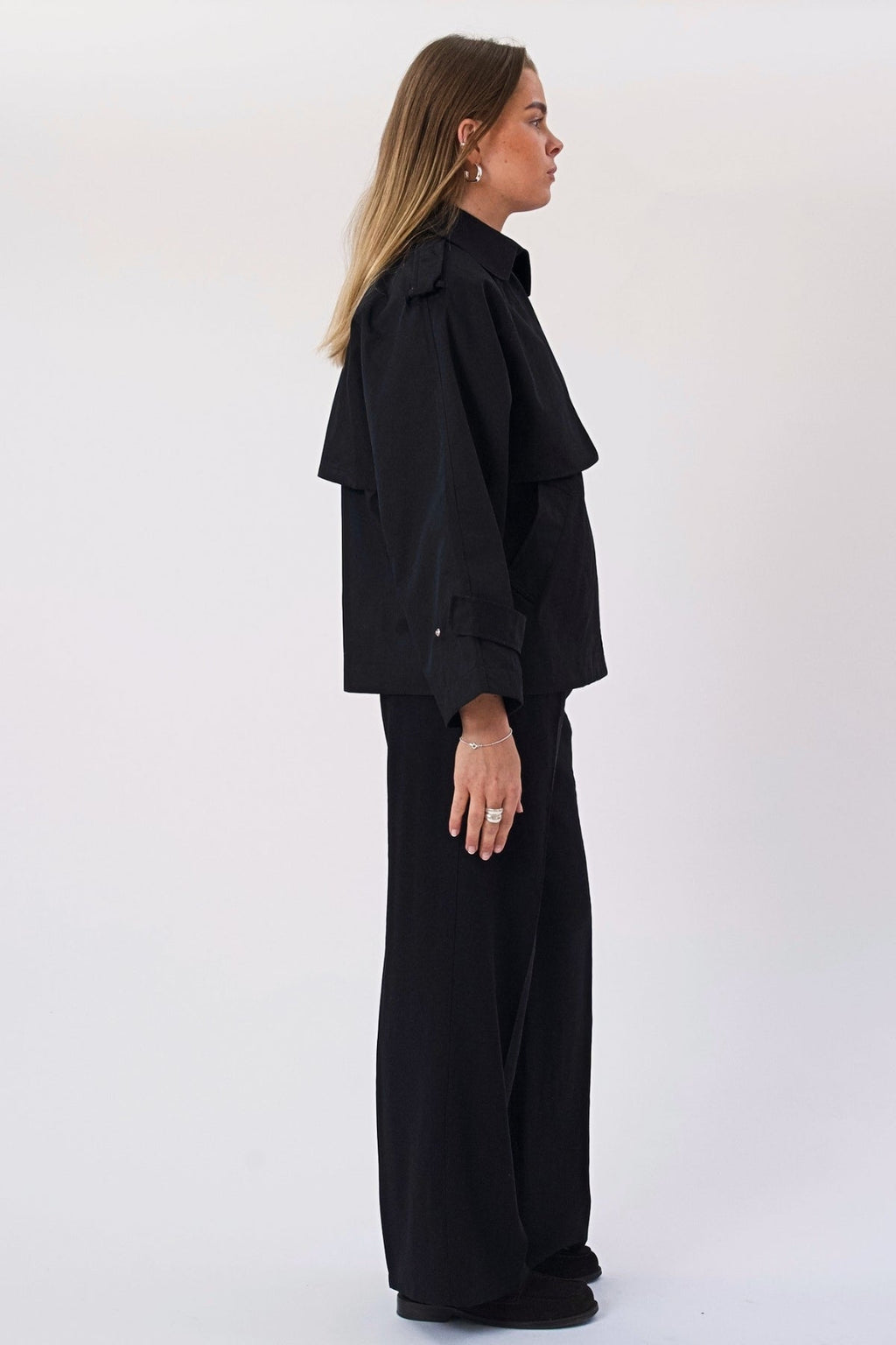 Elara Kurzer Trenchcoat - Schwarz