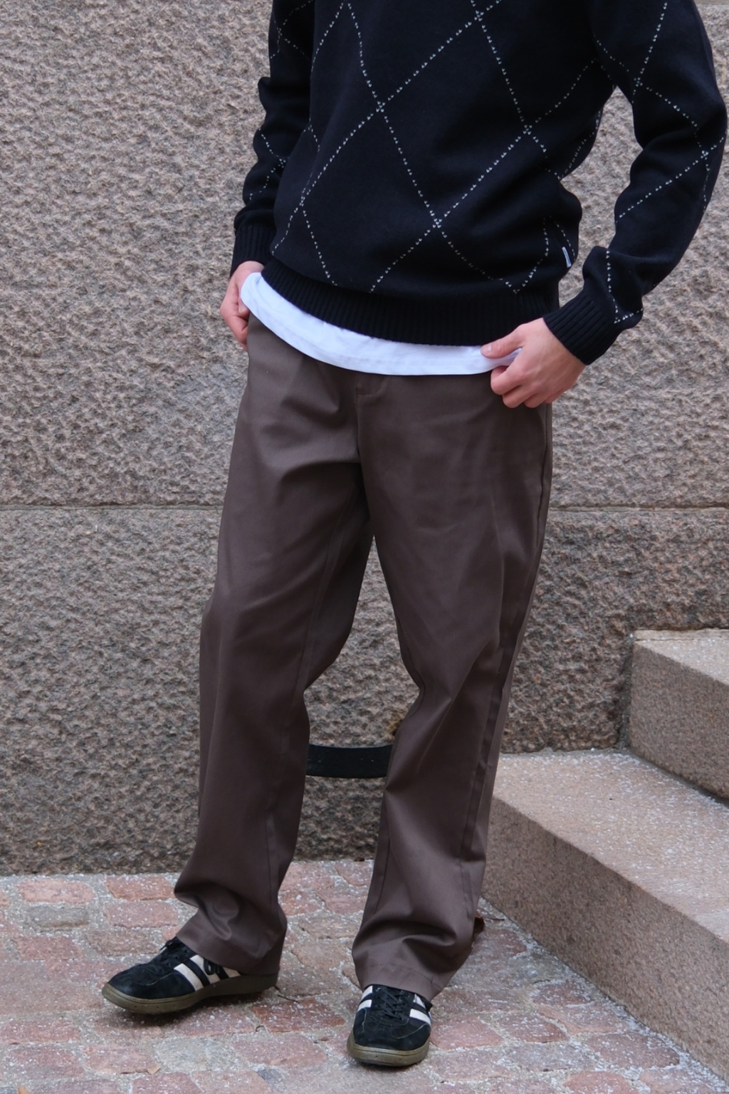 Gerade geschnittene Baumwoll-Chino – Oliv