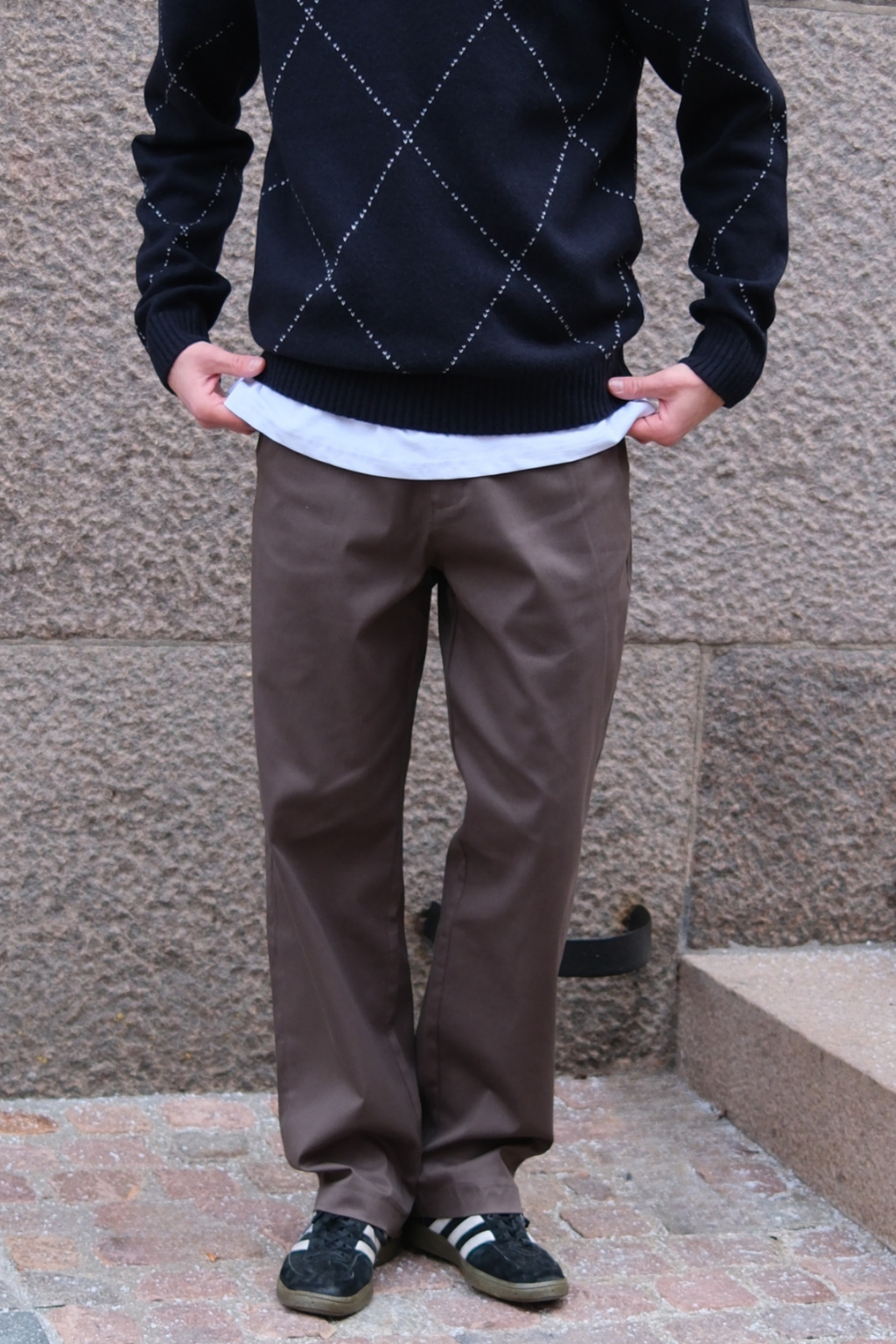 Gerade geschnittene Baumwoll-Chino – Oliv
