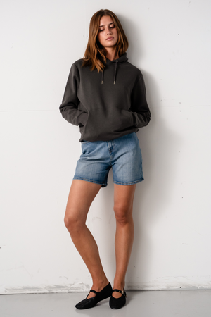 The Original Performance Denim Shorts - Mittelblau Denim (Frau)