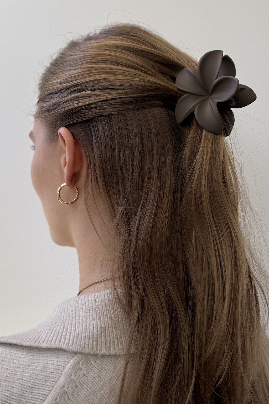 Blumenhaarclip - braun