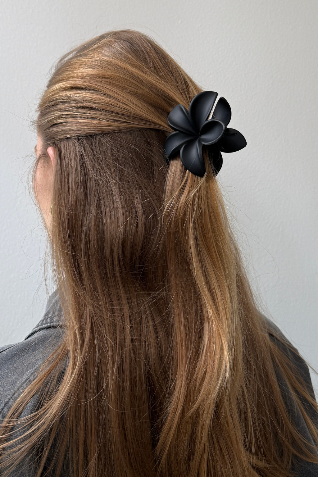 Blumenhaarclip - schwarz