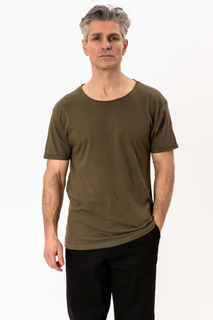 T-Shirt mit tiefem Ausschnitt – Olivgrün