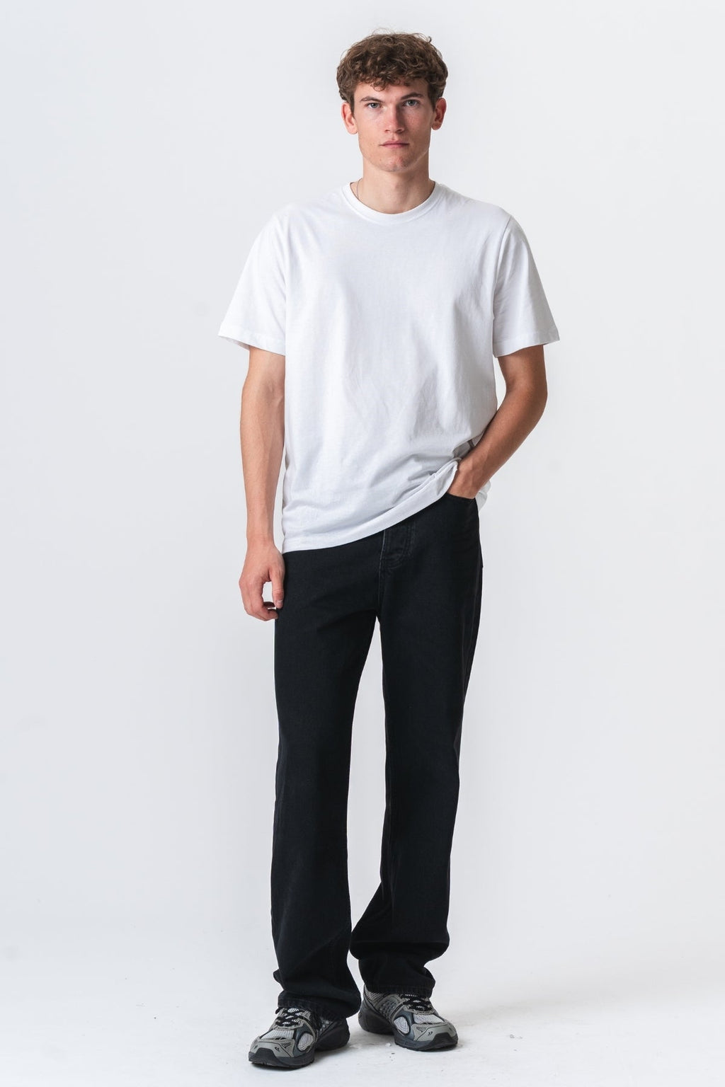 Baggy-Jeans – geräuchert