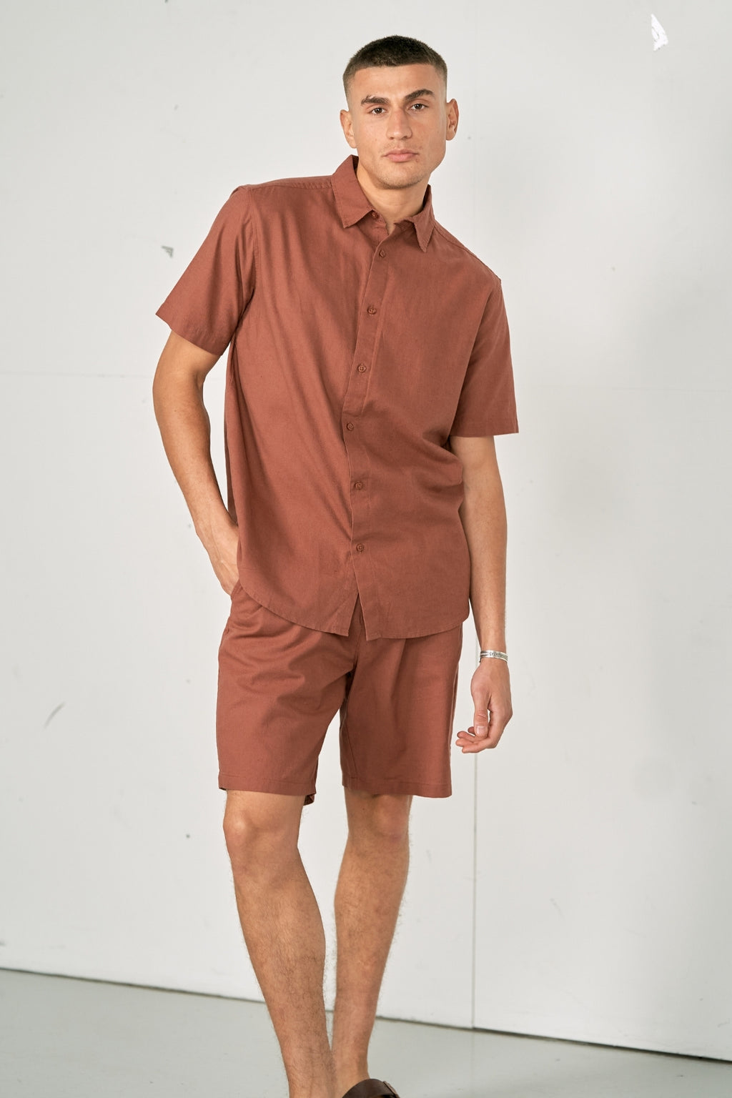 Wäsche mit kurzärärmernem Hemd + Leinen Shorts - Terrakotta (Paketangebot)