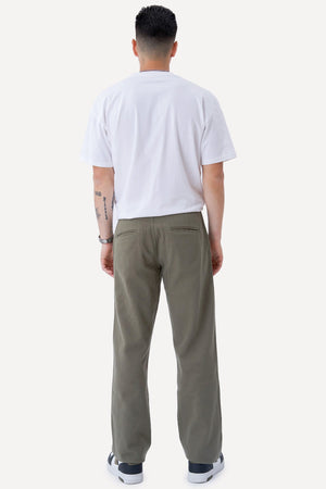Gerade geschnittene Baumwoll-Chino – Oliv