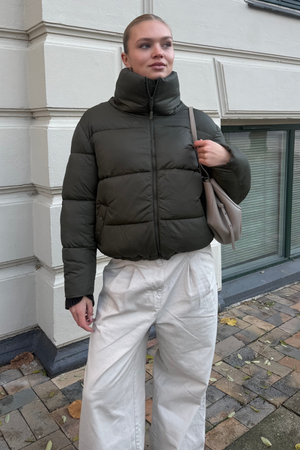 Kurzpufferjacke - Olive