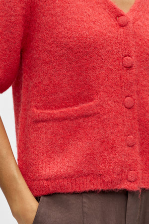 Saggia Strickjacke mit V-Ausschnitt – Poinsettia Melange