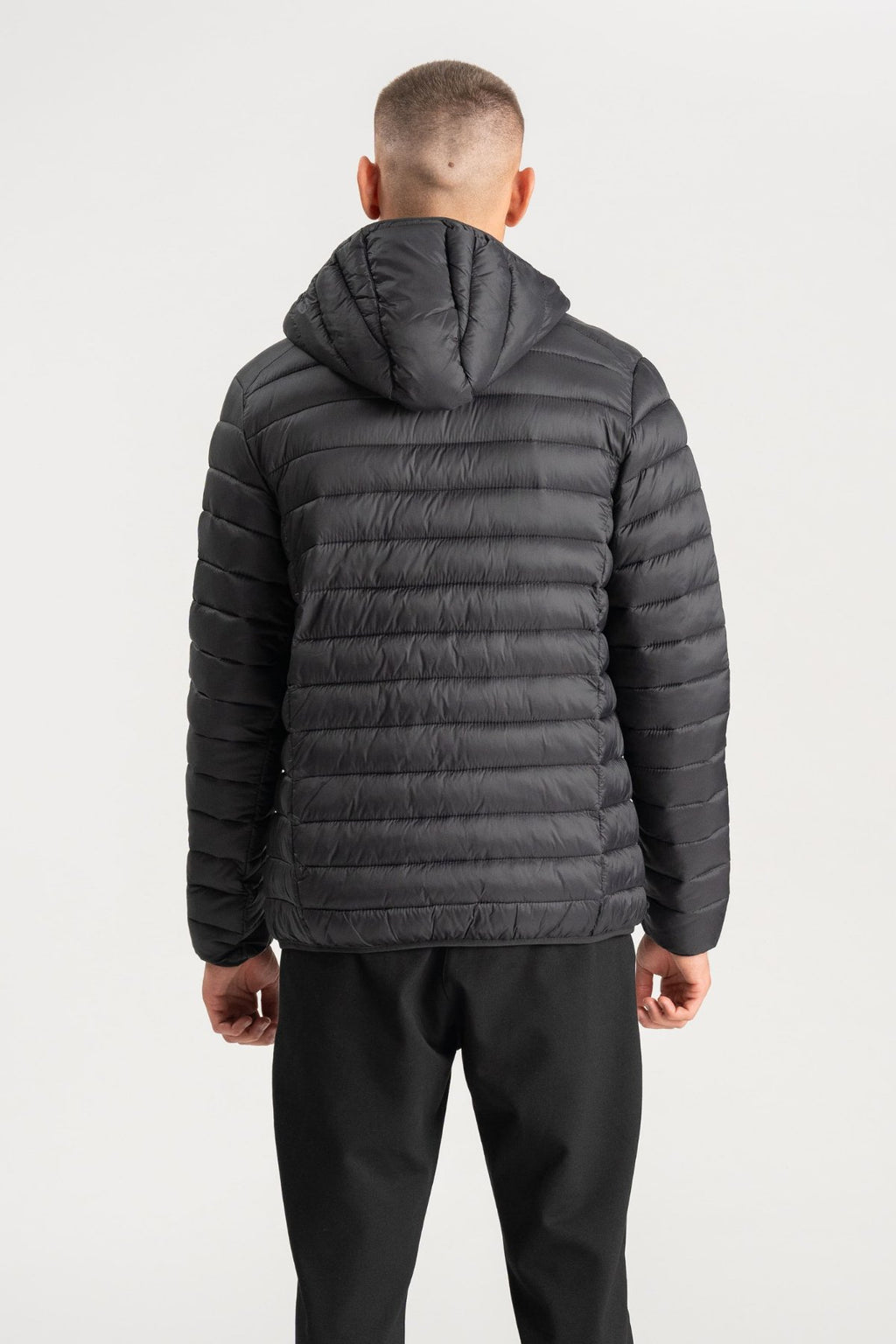 Leichte Pufferjacke mit Kapuze - Schwarz