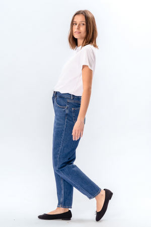 The Original Performance Mom Jeans - Mittelblauer Denim
