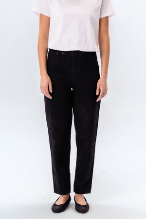 The Original Performance Mom Jeans - Schwarzer Denim