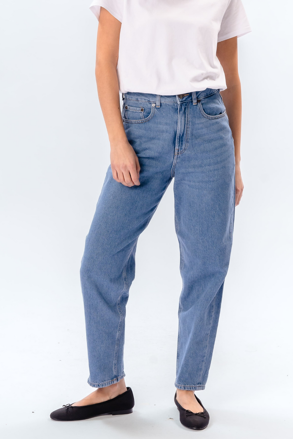 The Original Performance Mom Jeans - Hellblauer Denim