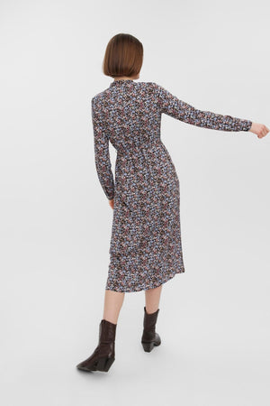 Einfach langes Hemdkleid - schwarz mit blauen Blumen