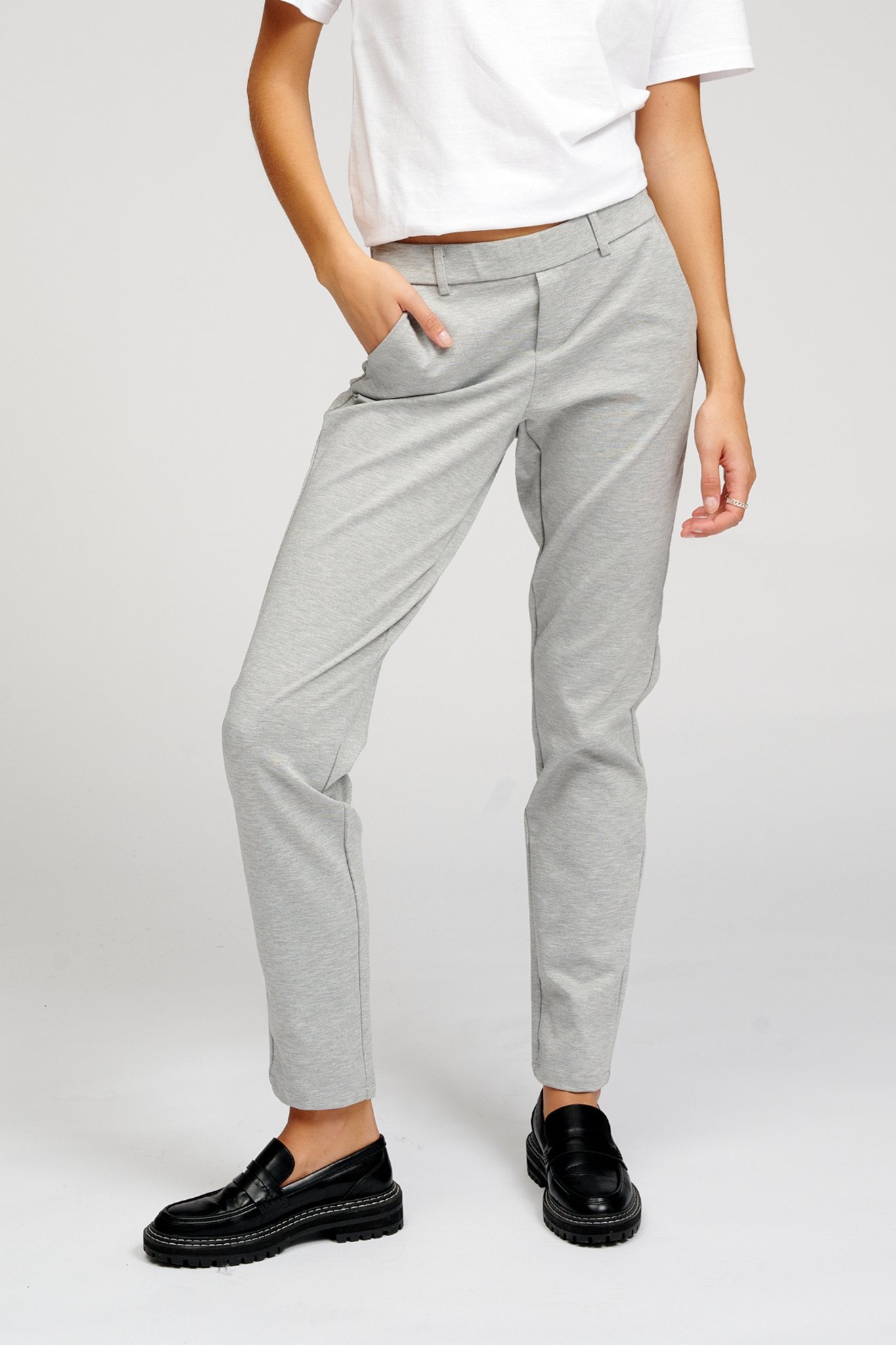 Evening elegance in high-waisted pants